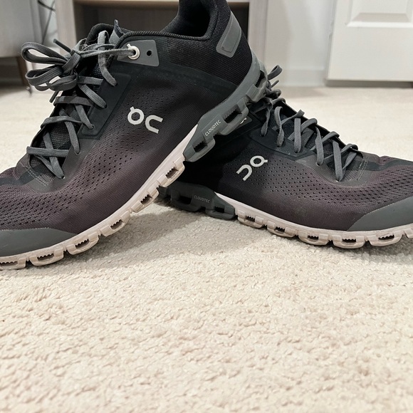 On Men’s Cloudflow Wide Fit - Picture 3 of 6